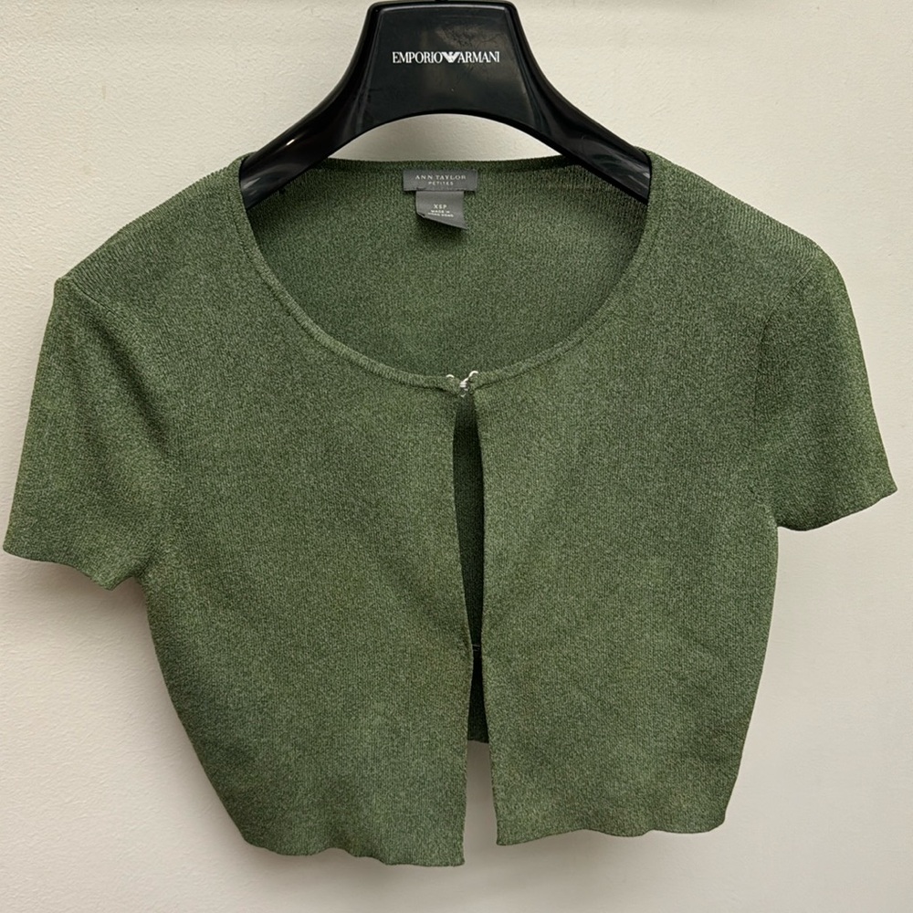 Fitted  olive crop Ann Taylor mini sweater XS